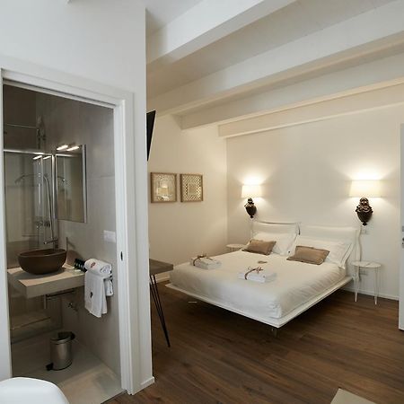 Iulius Suite & Spa Конверсано Экстерьер фото