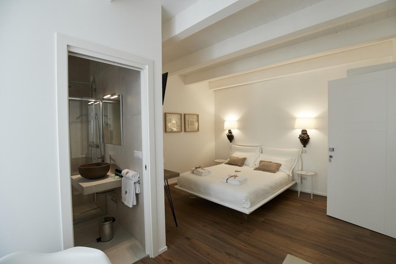 Iulius Suite & Spa Конверсано Экстерьер фото