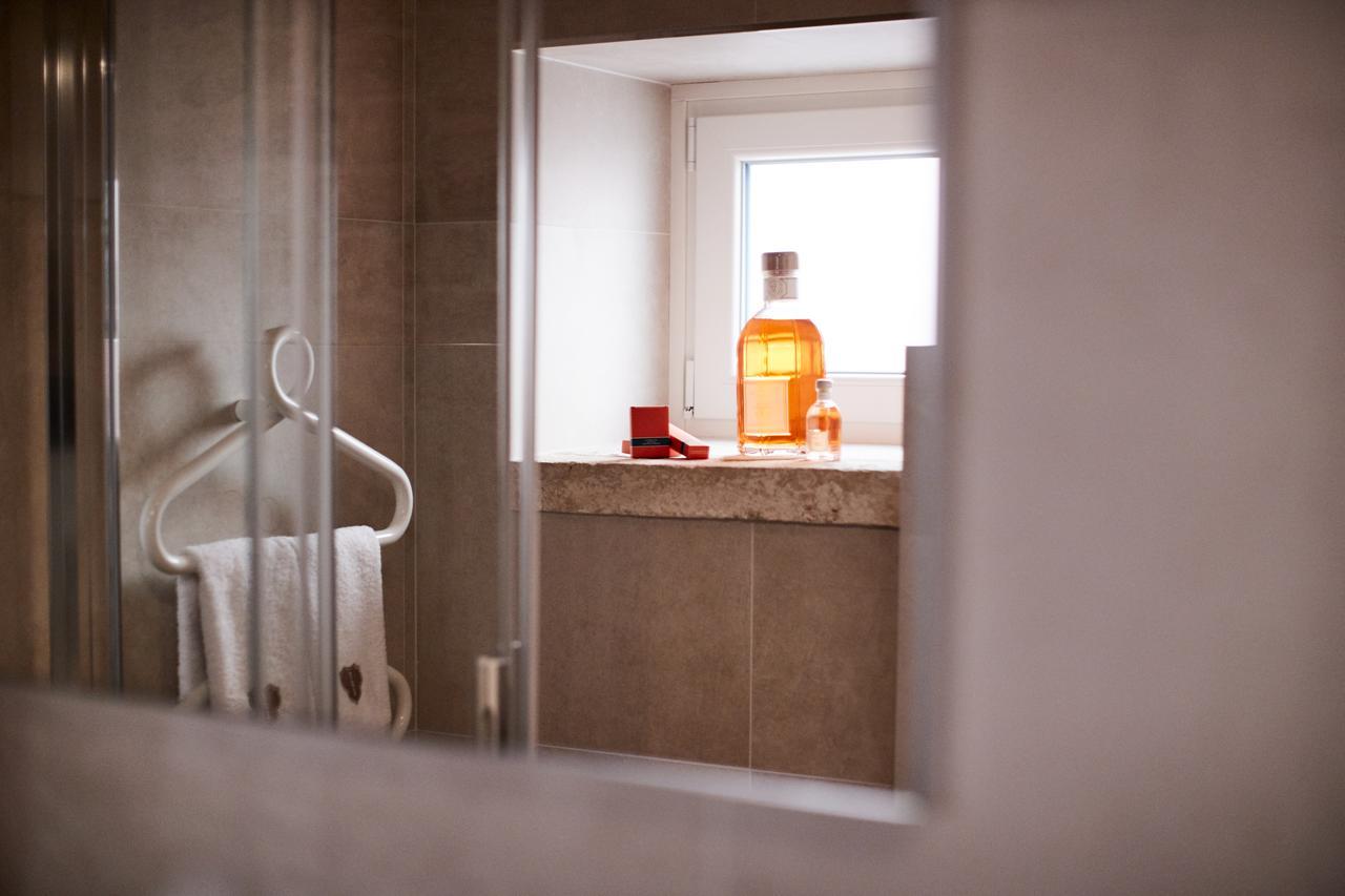 Iulius Suite & Spa Конверсано Экстерьер фото